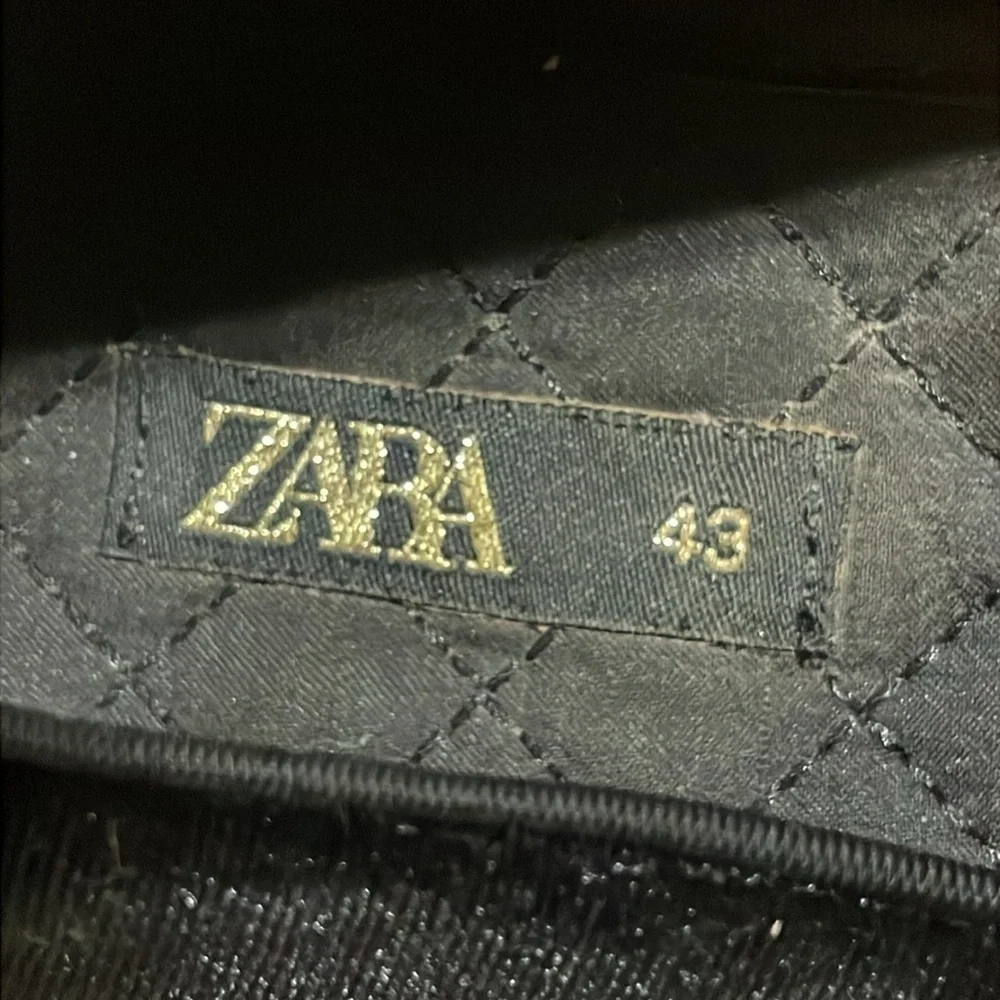 Zara Men’s Velvet Tassel Loafers 43 (10) Black Contemporary Classic Preppy